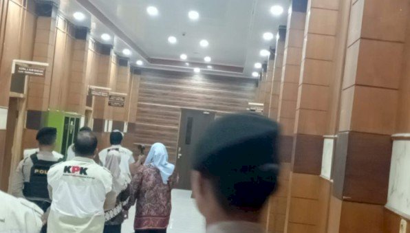 KPK melalukan penggeledahan di kantor DPRD OKU/ist