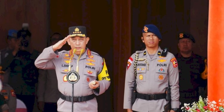 Kapolri Jenderal Listyo Sigit Prabowo memimpin apel gelar pasukan Operasi Ketupat 2025 di Lapangan Gedung Negara Grahadi, Surabaya, Jawa Timur, Kamis, 20 Maret 2025/Ist