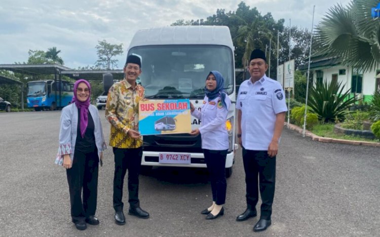 Pemerintah Kabupaten Penukal Abab Lematang Ilir (PALI) menerima bantuan bus sekolah dari Kementerian Perhubungan Republik Indonesia.(Handout)