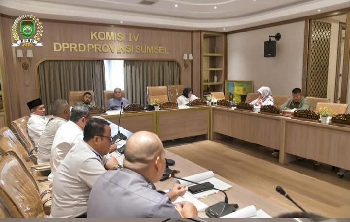 Komisi IV DPRD Sumatera Selatan menggelar rapat terkait kapal tongkang bermuatan batubara yang menabrak rumah rakit milik warga di pinggir Sungai Musi, Palembang/ist