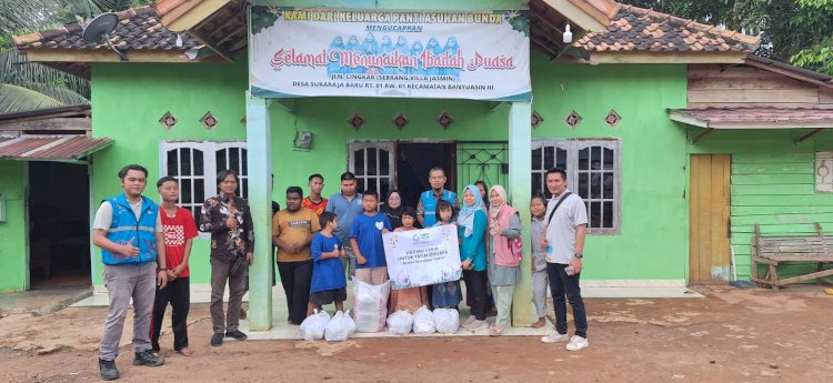 Penyaluran bantuan dari PLN UP3 Palembang. (ist/rmolsumsel.id)