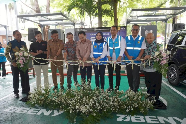PT PLN (Persero) secara resmi meresmikan SPKLU Center pertama di Indonesia yang terletak di Rest Area KM 38B Tol Jagorawi/ist