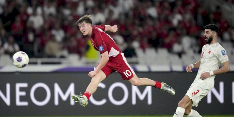 Aksi Ole Romeny membobol gawang Bahrain di SUGBK/Net