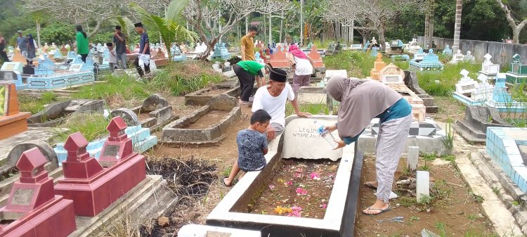 Suasana di TPU Lubuklinggau dipadati peziarah/ist