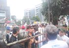 Puluhan Massa Geruduk Sekretariat KONI Sumsel, Tuntut Musprovlub dan Mosi Tidak Percaya