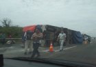 Bus Miyor Tujuan Padang-Jakarta Terbalik Tol Kayuagung, Satu Penumpang Dikabarkan Tewas
