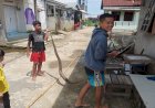 Geger! Bocah SD Temukan Ular Python 4 Meter di Selokan 16 Ulu Palembang