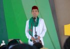 UAS Selesaikan Keruwetan dengan Pamer Ijazah, Sindir Jokowi?