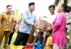 Bupati Muba Hibahkan Tanah untuk Warga Miskin, Tangis Haru Iringi Kunjungan