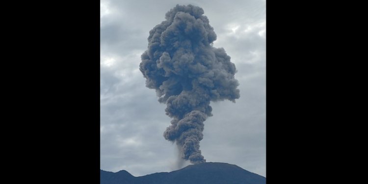 Gunung Marapi di Sumatera Barat erupsi pada Kamis, 3 April 2025/Ist