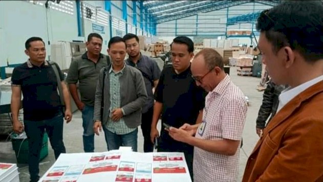 Bawaslu dan KPU Empat Lawang melihat langsung proses pencetakan surat suara PSU Empat Lawang/ist