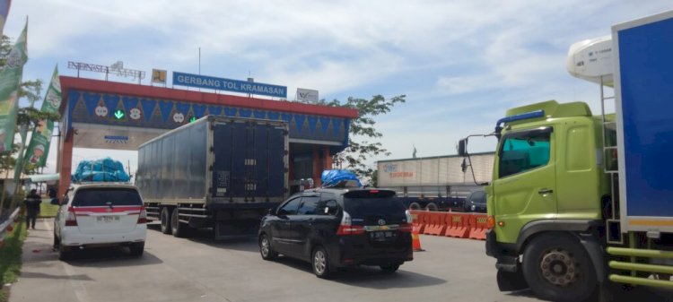 Kondisi di gerbang tol Keramasan saat arus balik/Foto: Putra