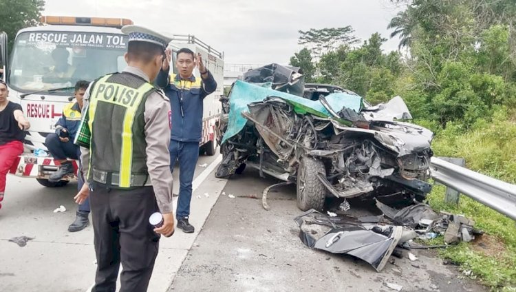 Mobil Fortuner yang dikendarai korban laka lantas di Tol Terpeka OKI.(dokumentasi Sat Lantas Polres OKI)