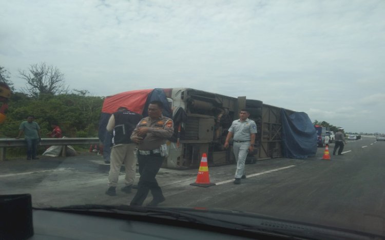 Bus Miyor tujuan Padang-Jakarta kecelakaan di Tol Kayuagung, Sumsel/repro