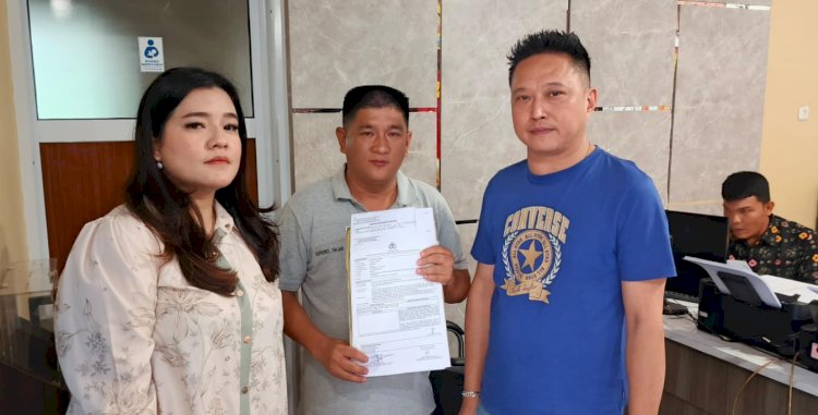 Korban Darmanto didampingi Kuasa Hukumnya saat membuat laporan polisi di SPKT Polrestabes Palembang/ist