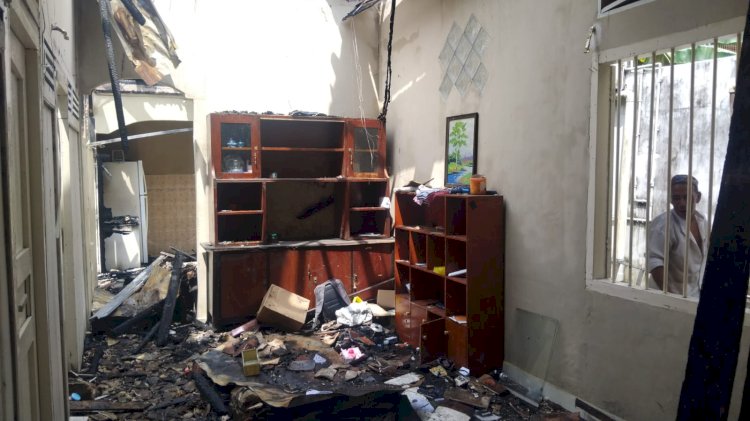  Bagian dapur rumah Rayhana yang hangus dilalap si jago merah. (Fauzi/RMOLSumsel.id)