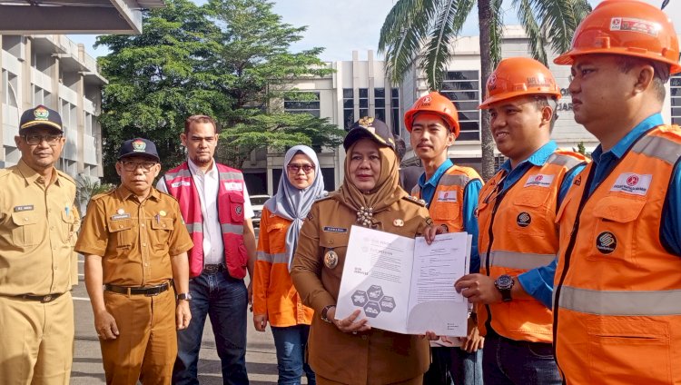 Wakil Bupati Muara Enim Sumarni melepas secara resmi peserta pelatihan dan bimbingan Pra Pemagangan ke Jepang serta program On The Job Training di halaman Kantor Pemkab Muara Enim/ist