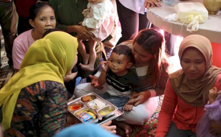 Pembagian Makan Bergizi Gratis (MBG) untuk ibu hamil di Palembang, Sumatera Selatan. (Dokumentasi Humas Pemprov Sumsel)