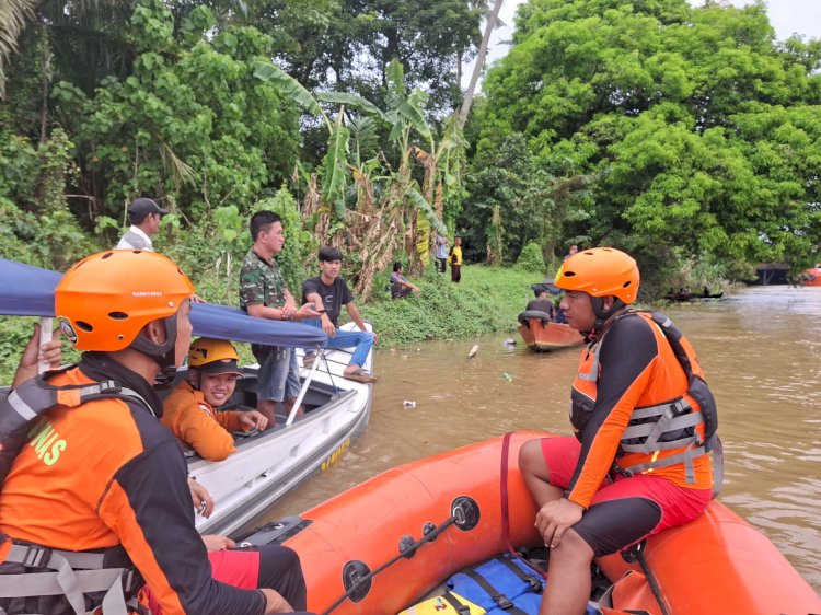 Tim SAR Gabungan saat menyisir Sungai Musi. (ist/rmolsumsel.id)
