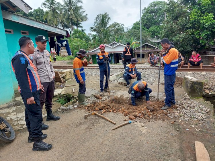 Penutupan perlintasan sebidang. (ist/rmolsumsel.id) 