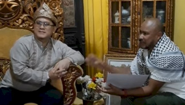 Aktivis Palestina Bang Onim dan tim bersilaturrahmi dengan Sultan Palembang Darussalam Sultan Mahmud Badaruddin IV R.M.Fauwaz Diradja/repro