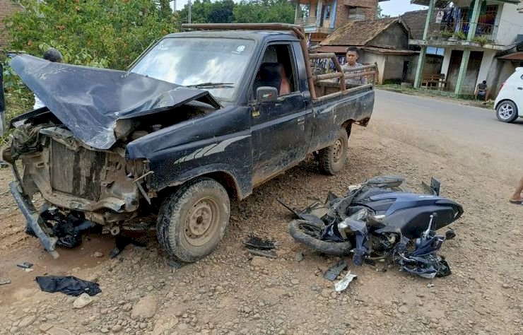 Kondisi mobil usai alami kecelakaan adu banteng dengan motor/ist