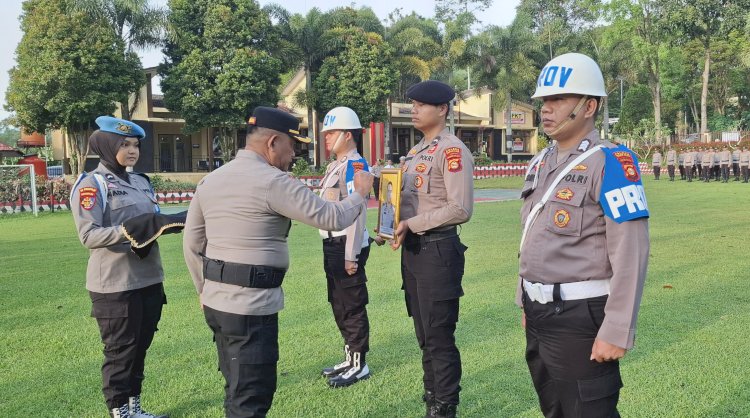 Upacara PTDH Aipda Jhon Apriadi di halaman Mako Polres Pagar Alam/ist