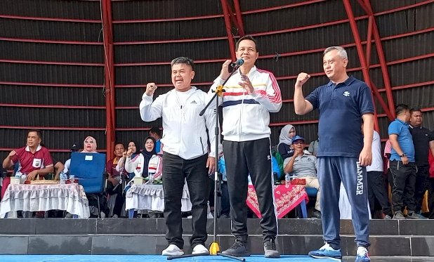 Bupati Muara Enim didampingi Kadispora dan Ketua KONI melaunching kegiatan Dispora MEMBARA di Kawasan Sport Center GOR Pancasila Muara Enim.