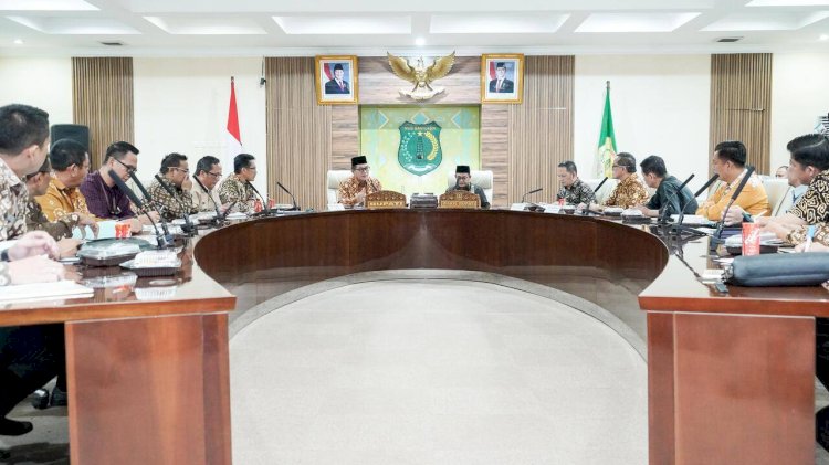 Bupati Musi Banyuasin H. M. Toha, SH, memimpin rapat koordinasi bersama seluruh camat se-Kabupaten Muba/Dokumen Humas