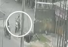 Terekam CCTV, Seorang Pria Bersama Wanita dan Anak Kecil Gasak Motor di Klinik Sematang Borang