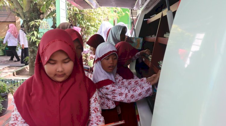Mobil Pintar Bukit Asam setia berkeliling dari sekolah ke sekolah setiap Senin hingga Jumat/ist