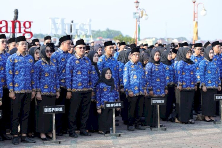 Sebanyak 3.932 Aparatur Sipil Negara (ASN) resmi dilantik Wali Kota Palembang, Ratu Dewa, pada Jumat (2/5/2025) di pelataran Benteng Kuto Besak (BKB)/handout