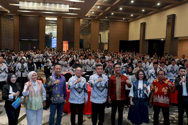 Sekretaris Daerah Kota Palembang, Aprizal Hasyim saat menghadiri acara bersama Persatuan Guru Republik Indonesia (PGRI) Kota Palembang bersama Penerbit Erlangga menggelar kegiatan EDU DAY 2025 pada Sabtu (26/4/2025) di Hotel Harper Palembang. (Handout)