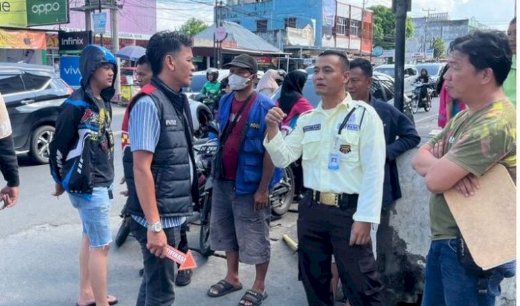 Polisi saat melakukan pengecekan TKP lokasi kejadian duel di pinggir Jalan Yos Sudarso depan Mall Lippo Plaza Lubuklinggau/ist