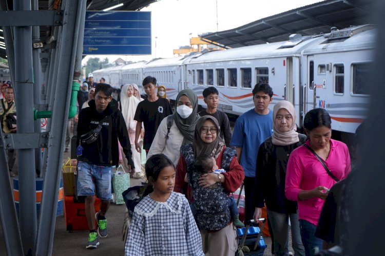 Penumpang di Stasiun Kertapati. (KAI/rmolsumsel.id) 