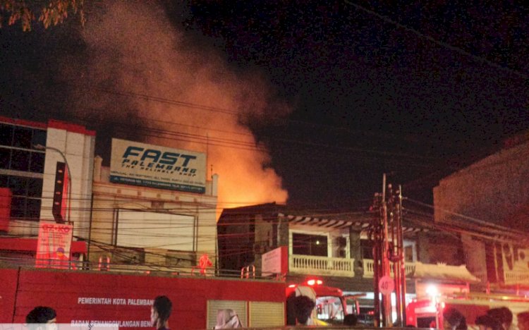 Kebakaran melanda gudang milik PT London Sumatera/ist