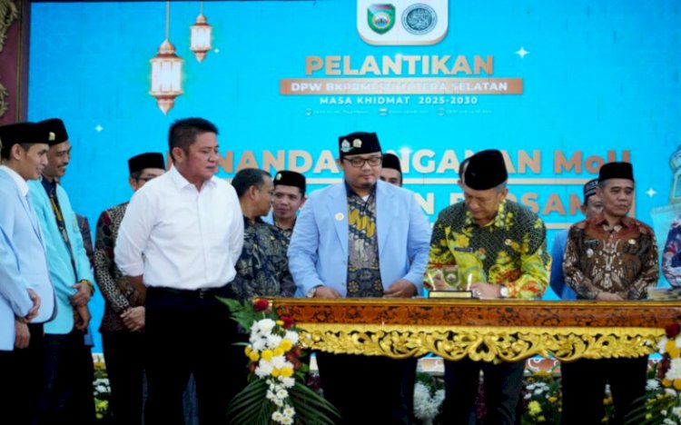 Menteri Koordinator Bidang Hukum, Hak Asasi Manusia, Imigrasi, dan Pemasyarakatan (Kemenko Kumhamimipas) Republik Indonesia, Prof. Dr. Yusril Ihza Mahendra, memberikan penghargaan tinggi kepada Gubernur Sumatera Selatan (Sumsel) H. Herman Deru/ist