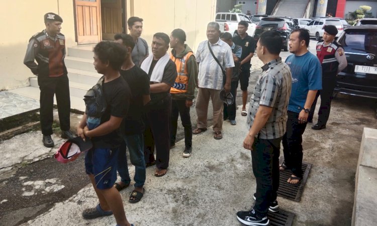 Sejumlah juru parkir liar yang diamankan Subdit III Jatanras Polda Sumsel dalam Operasi Sikat 1 Musi 2025/Foto: Fauzi
