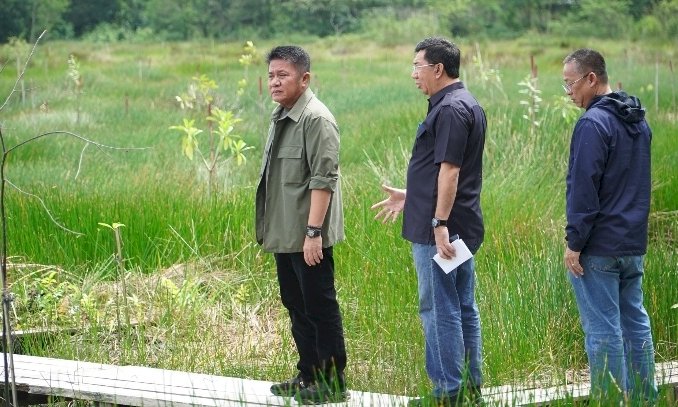 Gubernur Sumatera Selatan (Sumsel) H Herman Deru melakukan peninjauan  lintasan Drag Race dan Road Race di Jakabaring/ist