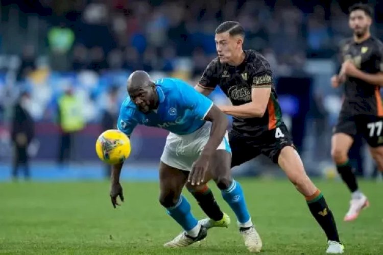 Jay idzes menghadang pergerakan Romelu Lukaku/repro