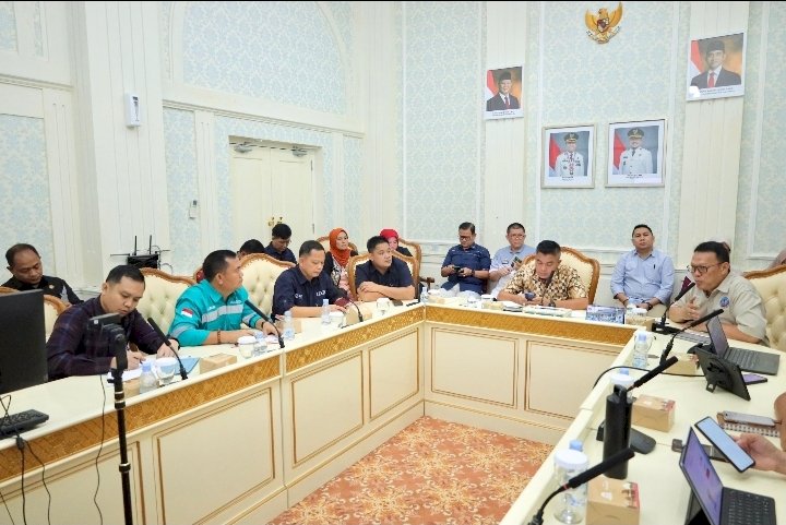 Pemerintah Kota Palembang menargetkan akan mulai melakukan penataan kabel-kabel optik yang semrawut dan merusak estetika kota pada pekan depan/ist