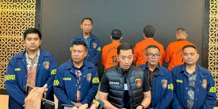 Direktur Reserse Kriminal Umum (Direskrimum) Polda Banten Kombes Dian Setyawan saat konferensi pers kasus pemalakan oleh pengurus Kadin Cilegon./Ist