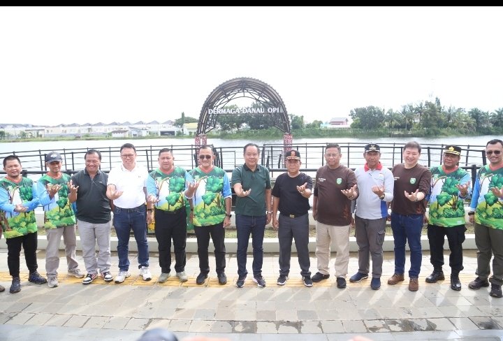 Pemerintah Provinsi Sumatera Selatan menggencarkan gerakan penanaman pohon sebagai bentuk komitmen nyata dalam melawan dampak perubahan iklim. (Handout)