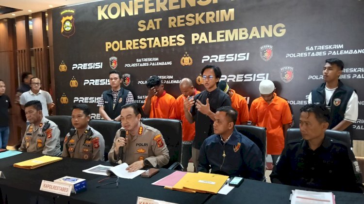 Kapolrestabes Palembang Kombes Pol Harryo Sugihhartono, didampingi Kasat Reskrim AKBP Andrie Setiawan saat menyampaikan pres rilis 213 kasus tindak pidana/ist