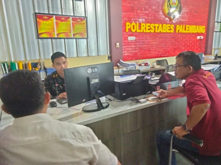 omite SMPN 46 saat melaporkan kejadi ke SPKT Polrestabes Palembang/ist