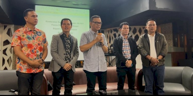 Calon Bupati dan Wakil Bupati Empat Lawang terpilih, Joncik Muhammad-Arifai (JM-FA'I), saat jumpa pers usai mengikuti putusan MK atas gugatan PSU Pilbup Empat Lawang, di Jakarta, Senin, 26 Mei 2025/RMOL