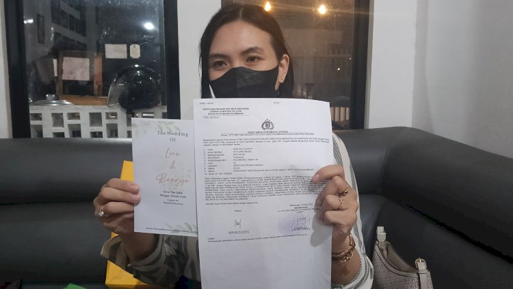 HY melaporkan calon mempelai pria RF ke ruang pengaduan Sentra Pelayanan Kepolisian Terpadu (SPKT) Polrestabes Palembang/ist