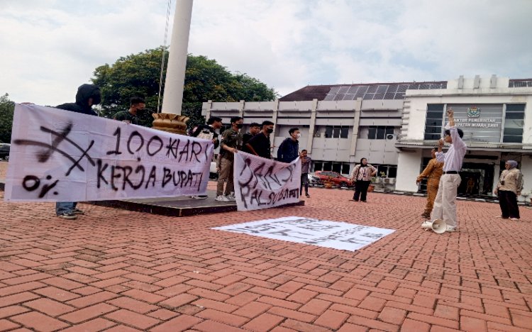 Mahasiswa geruduk kantor Bupati Muara Enim di 100 hari kerja kepala daerah/Foto: Noviansyah
