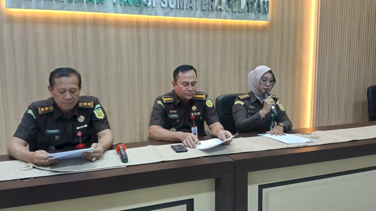 Kejaksaan Tinggi (Kejati) Sumatera Selatan kembali menetapkan dua tersangka baru dalam kasus dugaan korupsi pengadaan jaringan komunikasi dan informasi lokal desa pada Dinas Pemberdayaan Masyarakat dan Desa (PMD) Kabupaten Musi Banyuasin/Foto: Denny Pratama