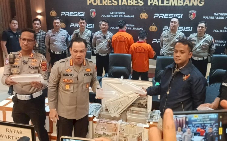 Kapolrestabes Palembang Kombes Pol Harryo Sugihhartono Kasat Lantas AKBP Finan Sukma Radipta dan Kasat Reskrim AKBP Andrie saat ungkap kasus/Foto: Denny Pratama